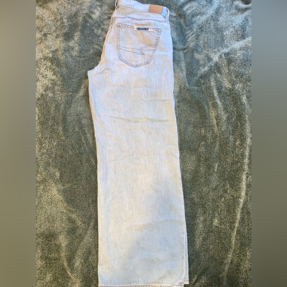 AMERICAN EAGLE wide leg light wash jeans
